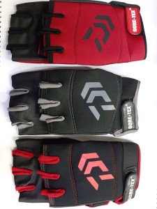 Перчатки без пальцев Daiwa